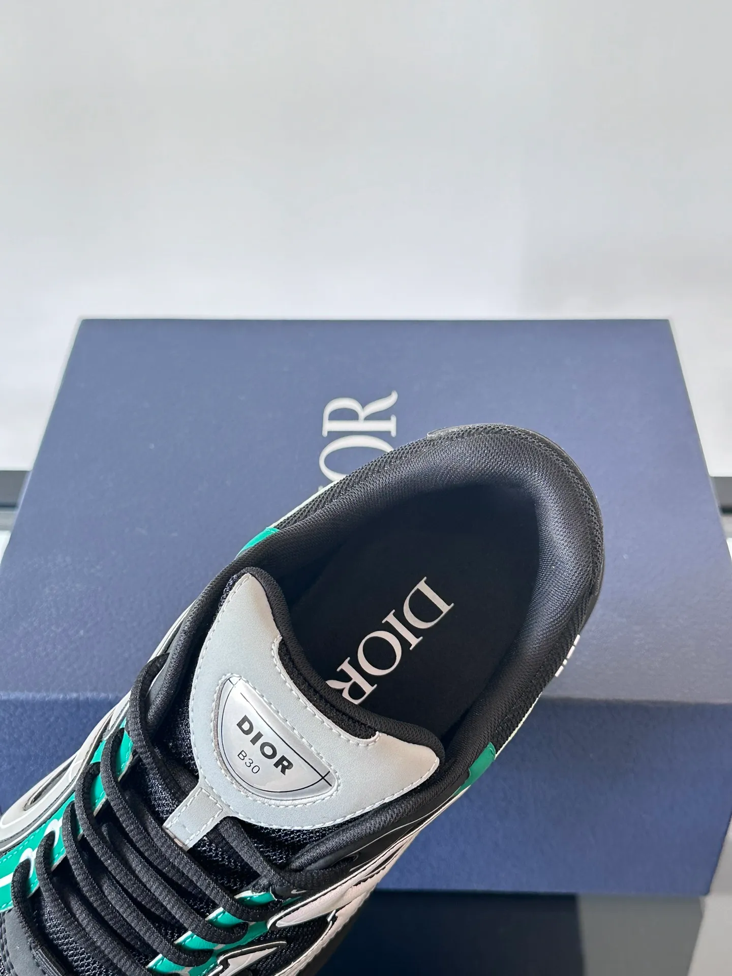 Men's Men's Shoes 💰p440 "Dio*" Dior B30 series sports shoes, multi-color mesh fabric and multi-color technical fabrics, this season's new B30 low-top sports shoes are one of the flagship styles of the series. Crafted from multicolor mesh and technical fabrics, it's finished with a reflective "CD30" graphic and silver-toned "DIOR B30" and "CD30" logos on the heel and tongue. An extra-light, sculpted rubber sole with signature accents adds style, while internal stretch details create ideal comfort. It can be matched with various casual styles to show a fashionable and modern sports style. Size: 38-44 (45-46 customized)